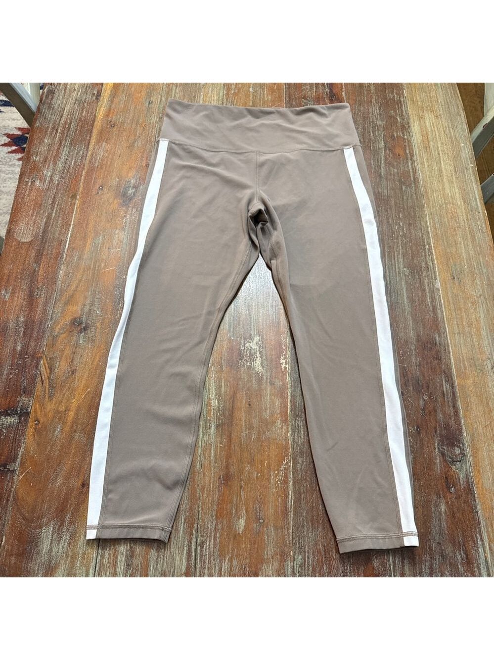 Athleta Taupe & White Elation Colorblock 7/8 Tight Leggings Large Soft Stretchy